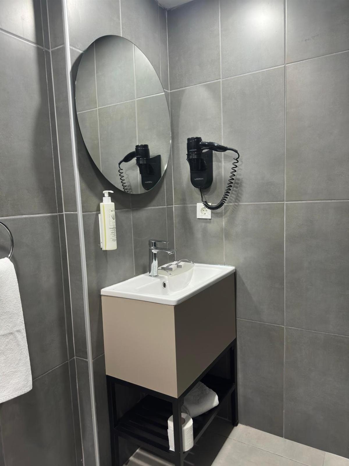 Monezza Hotel Maltepe อิสตันบูล ภายนอก รูปภาพ
